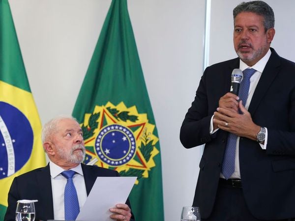 Os presidentes da República, Luiz Inácio Lula da Silva, e da Câmara dos Deputados, Arthur Lira