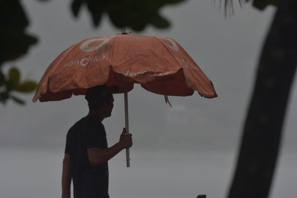 Semana começa com tempo fechado e chuvoso devido à umidade trazida pelos ventos costeiros no Espírito Santo