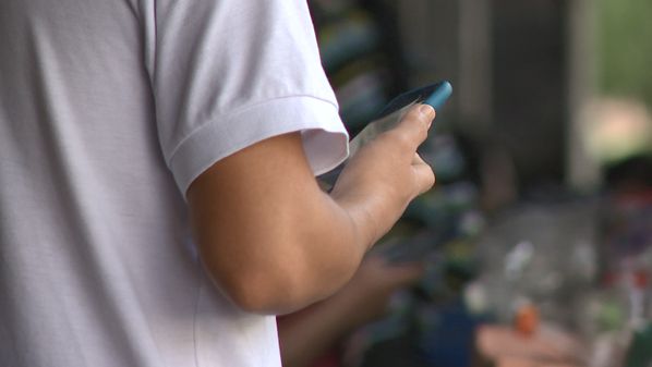 O suspeito, de 40 anos, foi autuado em flagrante por furto e encaminhado ao Centro de Triagem de Viana (CTV), O celular foi devolvido