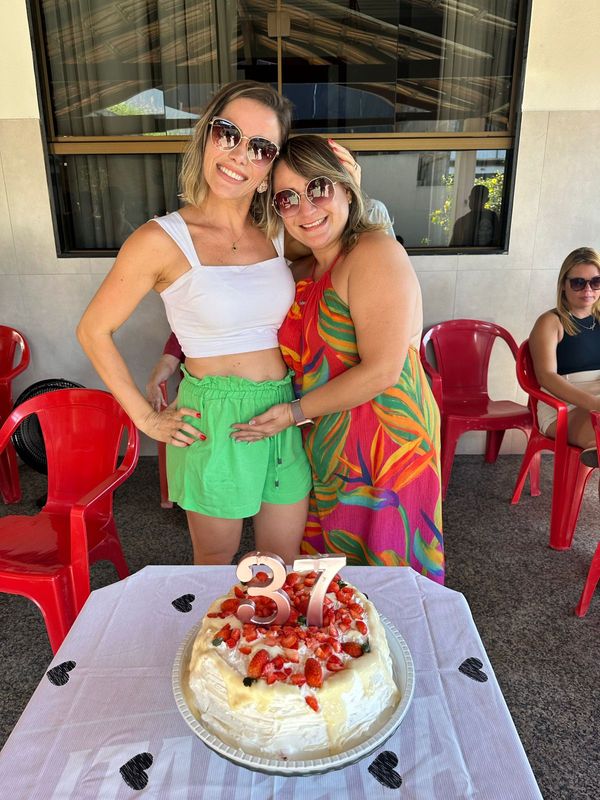 Capixaba empresta barriga para gerar bebê da amiga que não pode ter filhos por Arquivo pessoal 