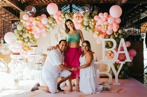 Capixaba empresta barriga para gerar bebê da amiga que não pode ter filhos por Arquivo pessoal 