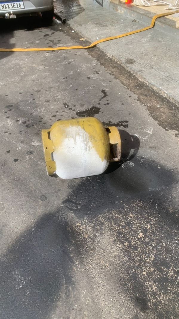 Incêndio destrói restaurante em Cachoeiro de Itapemirim por Corpo de bombeiros 