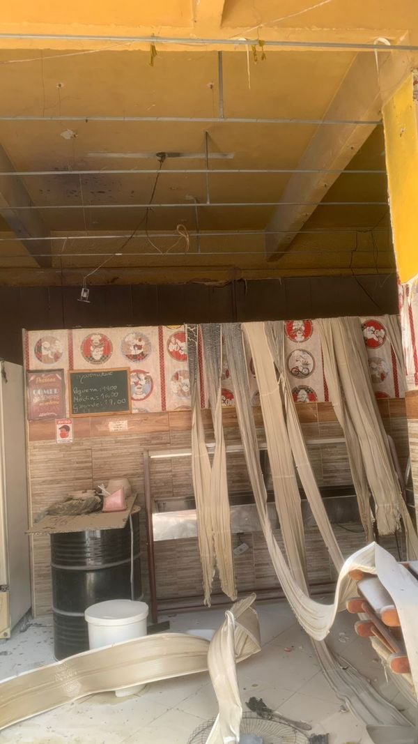 Incêndio destrói restaurante em Cachoeiro de Itapemirim por Corpo de bombeiros 