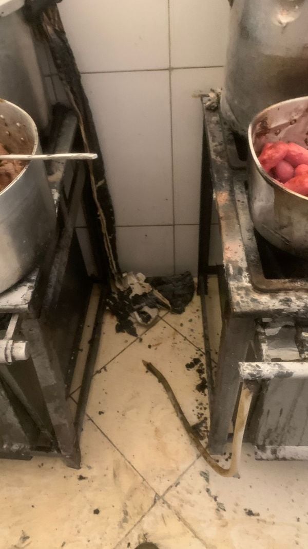 Incêndio destrói restaurante em Cachoeiro de Itapemirim por Corpo de bombeiros 