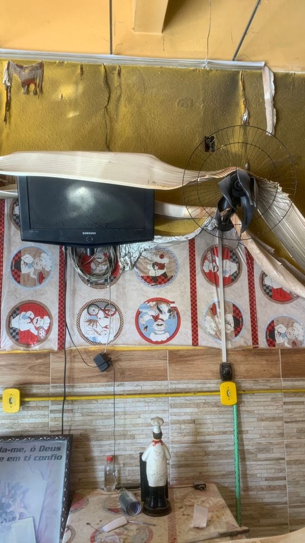 Incêndio destrói restaurante em Cachoeiro de Itapemirim por Corpo de bombeiros 