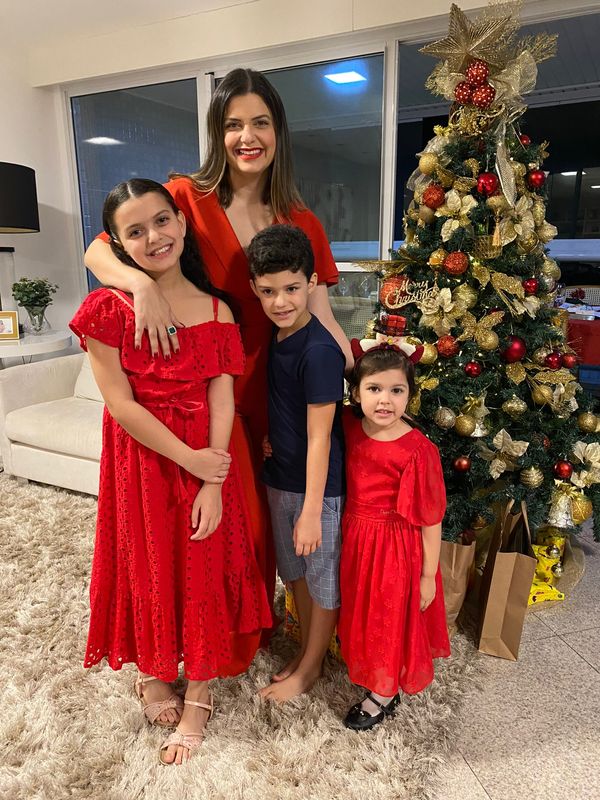 Joana Barbosa com os filhos Rebeca, Benjamin e Sarah