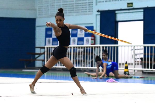 A ginasta capixaba Geovanna Santos por Fernando Madeira