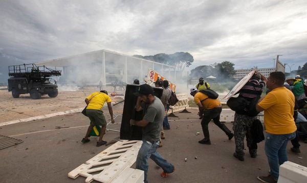 Atos golpistas de 8 de janeiro em Brasília, quando apoiadores do ex-presidente Jair Bolsonaro invadiram prédios dos Três Poderes