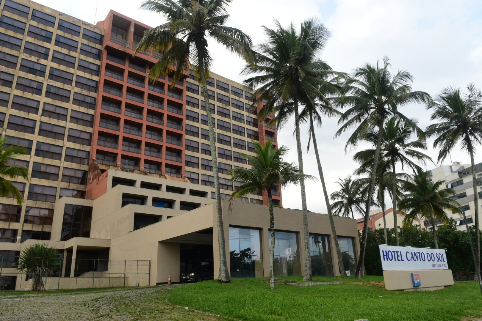 Nova dona do terreno de 11.125 m² situado em Jardim Camburi, construtora detalha como será o processo de demolição do prédio que é ícone da hotelaria no Estado