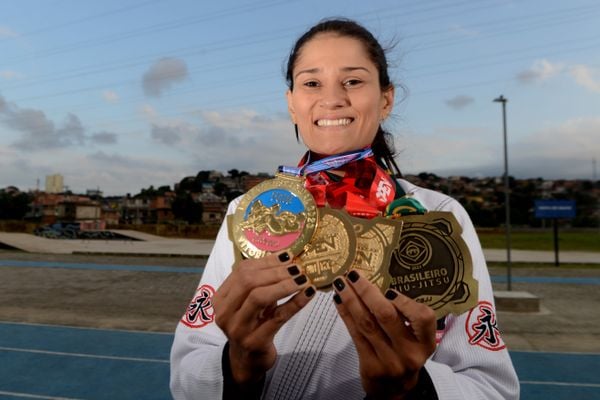 A atleta Jordana Lírio, do Jiu Jitsu, treina na Estação Cidadania de Cariacica