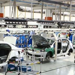A política industrial precisa estar alinhada com a política fiscal, monetária e regulatória. O Brasil precisa urgentemente avançar em direção ao equilíbrio macroeconômico, com estabilidade do câmbio, controle da inflação e redução dos juros