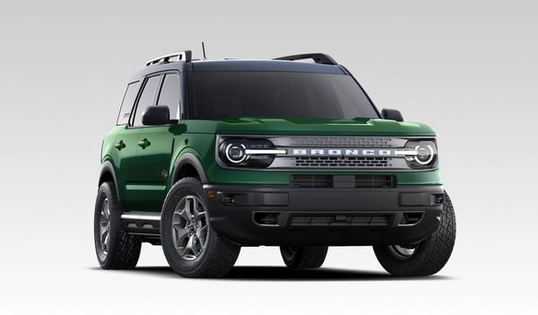 Novo Ford Bronco Sport na cor Verde Fuji por Divulgação Ford 