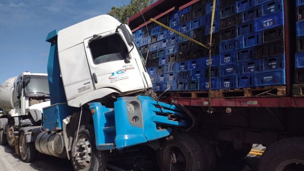 Motorista morre após batida entre quatro veículos em Atílio Vivácqua