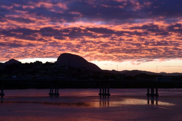 O pôr do sol visto da Ponte Florentino Avidos, em Vitória por Carlos Alberto Silva
