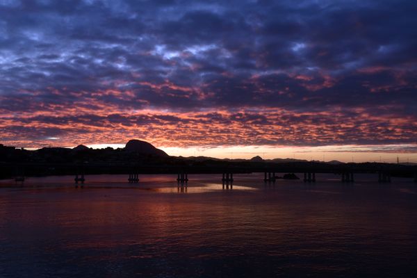 O pôr do sol visto da Ponte Florentino Avidos, em Vitória por Carlos Alberto Silva