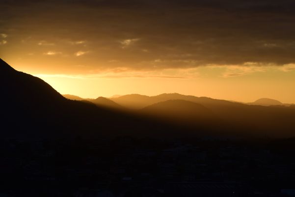 O pôr do sol visto do bairro Argolas, em Vila Velha por Carlos Alberto Silva