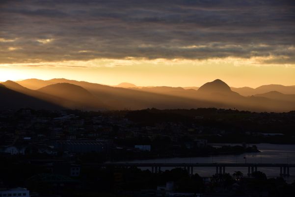 O pôr do sol visto do bairro Argolas, em Vila Velha por Carlos Alberto Silva