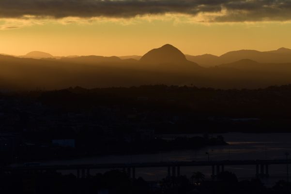 O pôr do sol visto do bairro Argolas, em Vila Velha por Carlos Alberto Silva