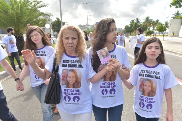 Ato na Orla de Camburi pede justiça pela morte de Ana Carolina Kurth por Ricardo Medeiros