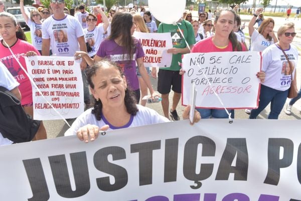 Ato na Orla de Camburi pede justiça pela morte de Ana Carolina Kurth por Ricardo Medeiros