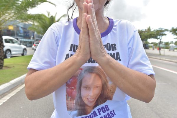 Ato na Orla de Camburi pede justiça pela morte de Ana Carolina Kurth por Ricardo Medeiros