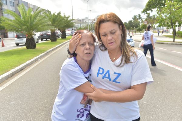 Ato na Orla de Camburi pede justiça pela morte de Ana Carolina Kurth por Ricardo Medeiros