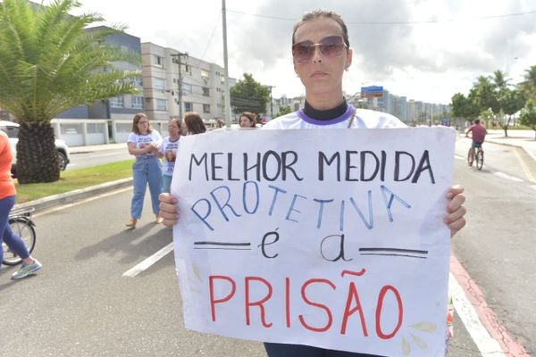Ato na Orla de Camburi pede justiça pela morte de Ana Carolina Kurth por Ricardo Medeiros