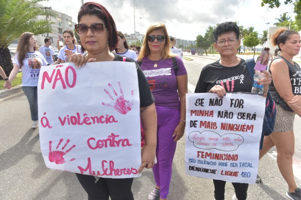 Ato na Orla de Camburi pede justiça pela morte de Ana Carolina Kurth por Ricardo Medeiros