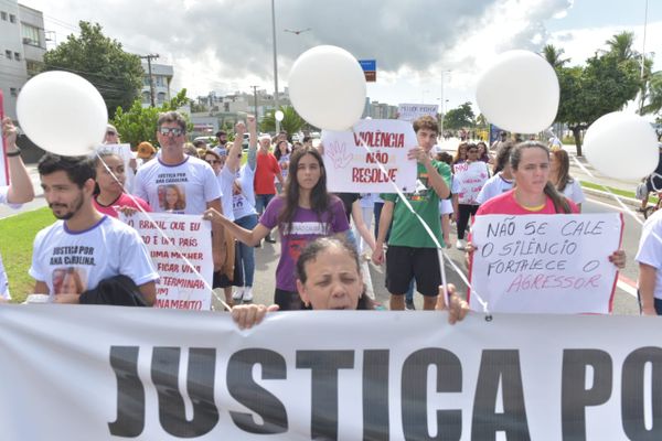 Ato na Orla de Camburi pede justiça pela morte de Ana Carolina Kurth por Ricardo Medeiros