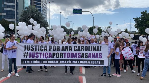 Manifestação pela morte de Ana Carolina Rocha Kurth na Orla de Camburi por Eduardo Dias