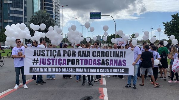 Manifestação pela morte de Ana Carolina Rocha Kurth na Orla de Camburi por Eduardo Dias