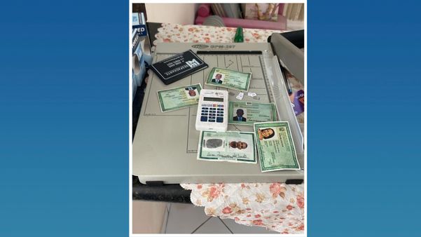 Documentos falsos apreendidos com suspeito em Jardim Bela Vista, na Serra