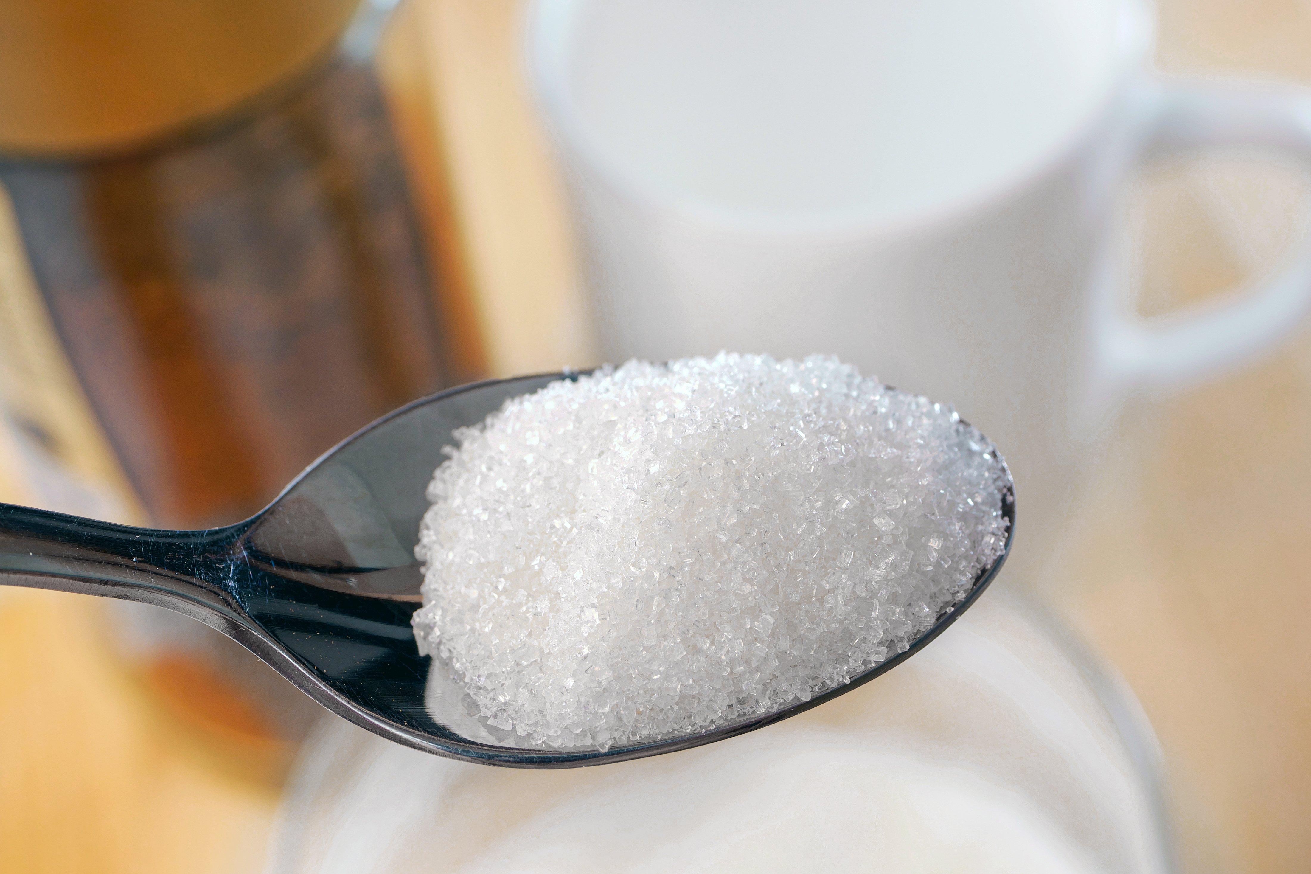 Especialistas explicam que a intenção do alerta da OMS é desencorajar a ingestão de produtos artificiais e do açúcar, estimulando o consumo de alimentos naturais