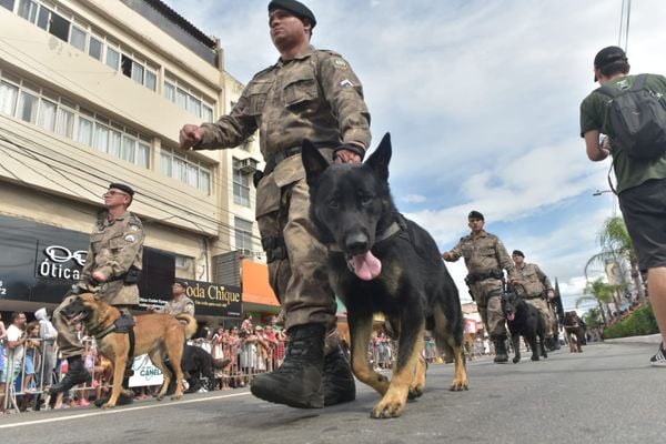 Desfile cívico em comemoração aos 488 anos de Vila Velha, nesta terça-feira (23) por Ricardo Medeiros
