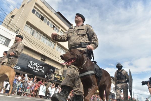 Desfile cívico em comemoração aos 488 anos de Vila Velha, nesta terça-feira (23) por Ricardo Medeiros