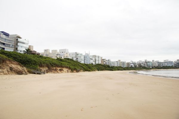 Erosão na praia de Peracanga em Guarapari por Fernando Madeira