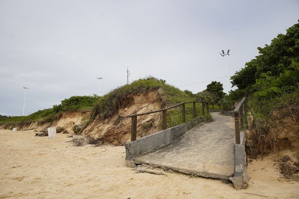 Erosão na praia de Peracanga em Guarapari por Fernando Madeira
