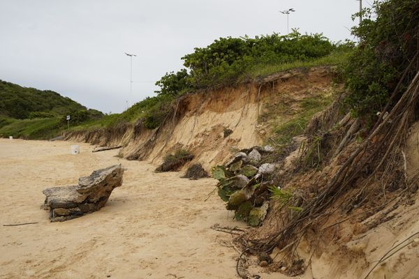 Erosão na praia de Peracanga em Guarapari por Fernando Madeira