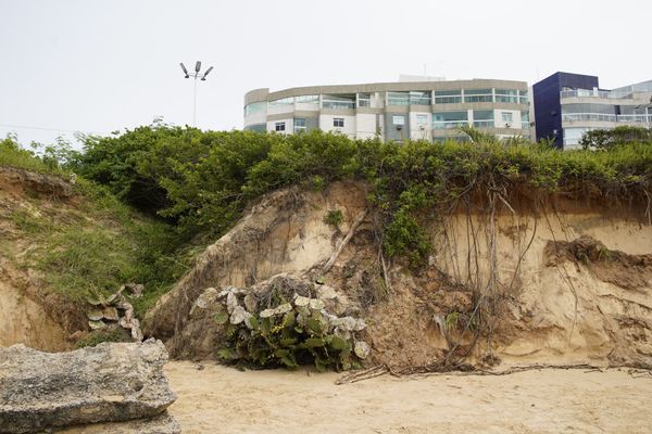 Erosão na praia de Peracanga em Guarapari por Fernando Madeira