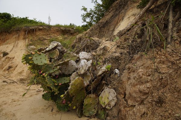 Erosão na praia de Peracanga em Guarapari por Fernando Madeira