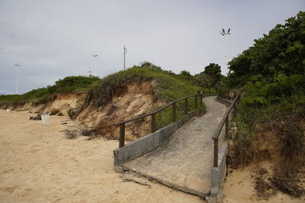 Erosão na praia de Peracanga em Guarapari por Fernando Madeira