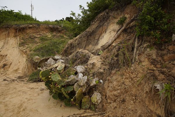 Erosão na praia de Peracanga em Guarapari por Fernando Madeira