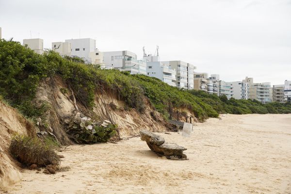 Erosão na praia de Peracanga em Guarapari por Fernando Madeira