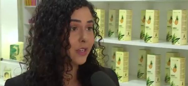 Empresária Bárbara Damázio tem usado abacaxi como base para lançar produtos de beleza