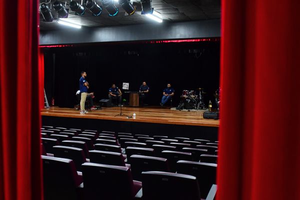 Estação Cidadania e Cultura da Serra, em Novo Porto Canoa, conta com cineteatro para apresentações por Fernando Madeira