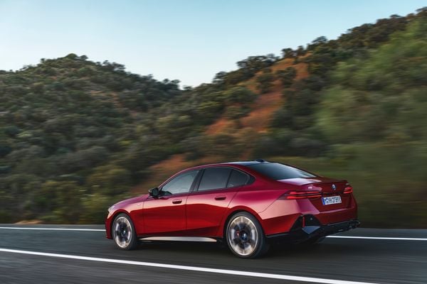 BMW lança nova geração do Série 5 