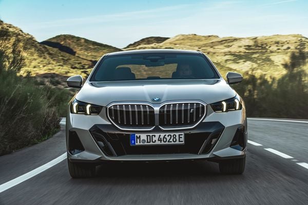 BMW lança nova geração do Série 5 