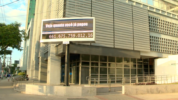 Impostômetro doi instalado em 2014 em uma das principais avenidas de Vitória por Reprodução | TV Gazeta