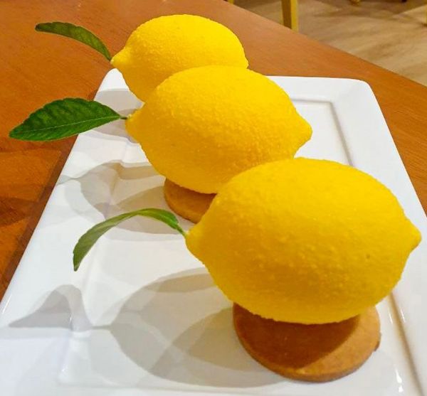 Le Citron, sobremesa de limão siciliano da confeitaria Maria Merengue, na Serra