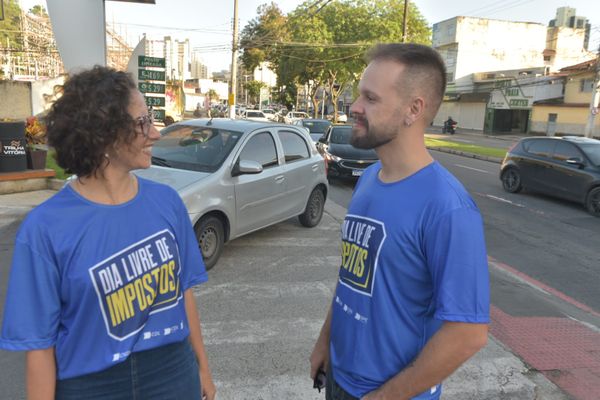 Motoristas fazem fila para abastecer carro no Dia Livre de Impostos por Ricardo Medeiros